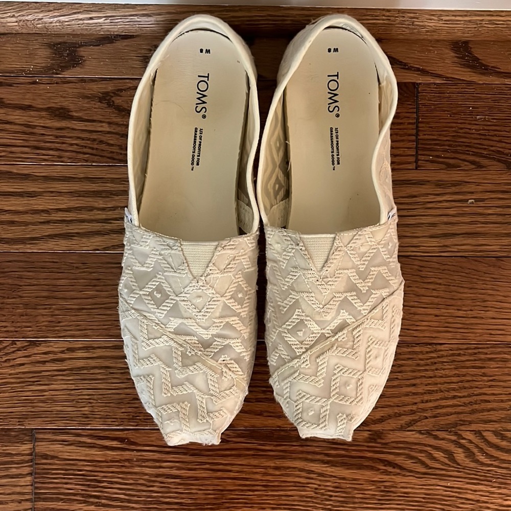 TOMS size 8 slip ons